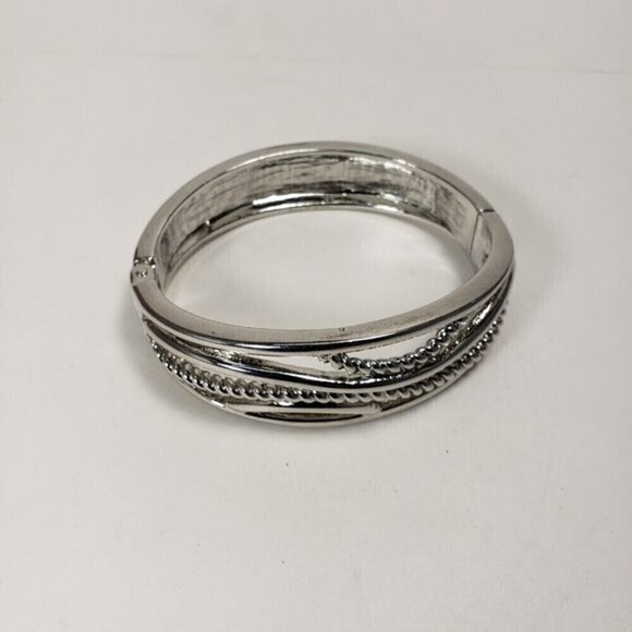 Chunky Silver-Tone Oval Bangle Bracelet – Textured Rope & Polished Metal Cuff - Picture 7 of 8